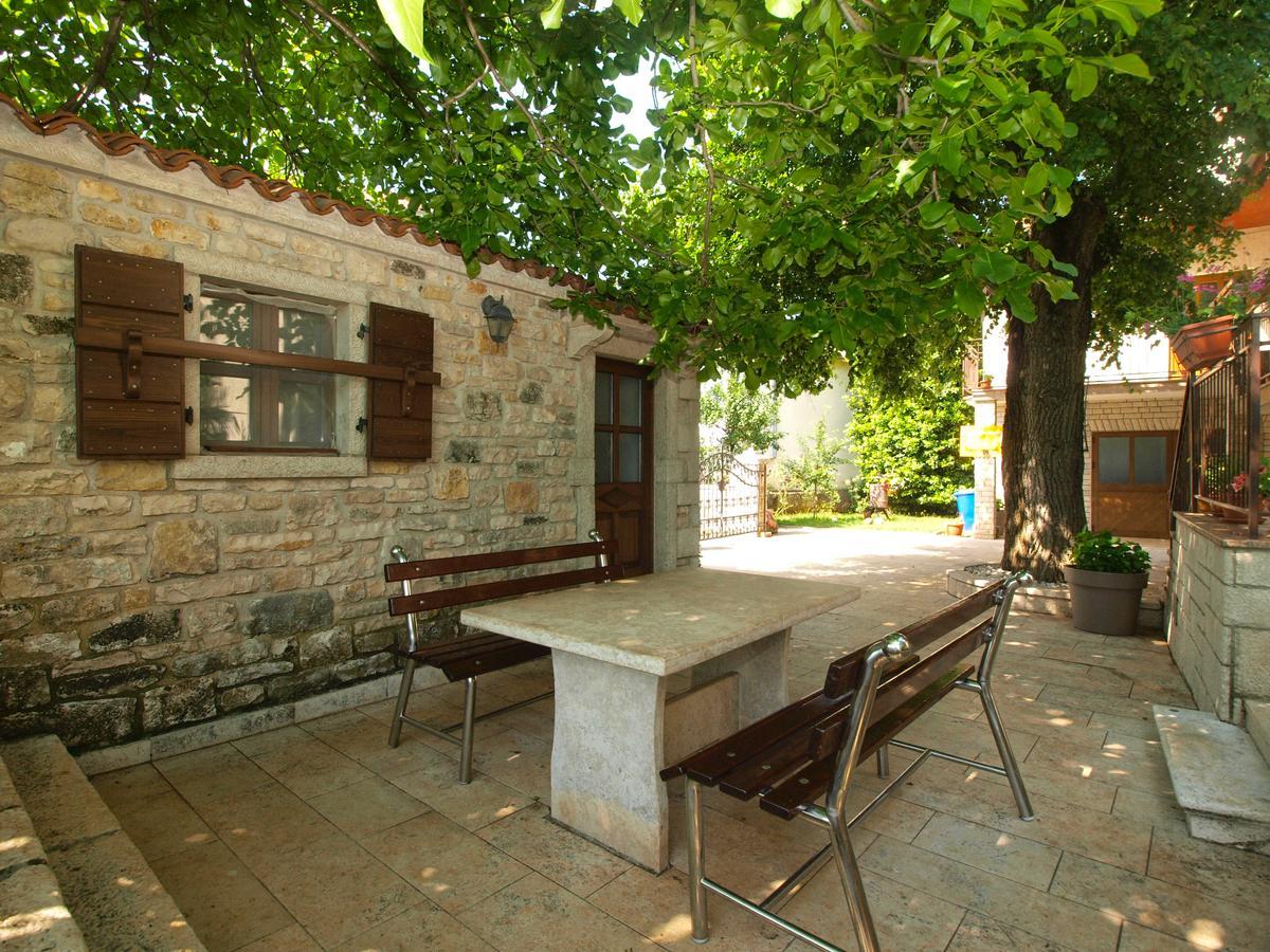 Apartments Mirjana 1655 Kanfanar Exterior foto
